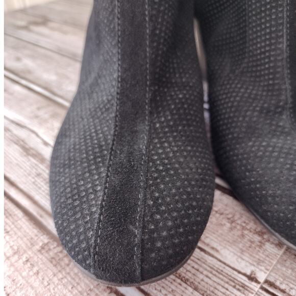 Aquatalia Xcellent Black Suede Perforated Stacked Heel Ankle Bootie Boot Women 8 - Picture 4 of 15